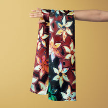Charger l&#39;image dans la galerie, NEW COLLECTION / Silk Shawl, FLAME Collection 100% Pure Silk Shawl, Fractal Art Design, Turkish Silk Shawl. Luxury Hijab, Luxury Shawl, Limited Edition Fractal Print Shawl, Chic Colorful Large Shawl, Multicolor Stylish Silk Shawl. Gift for her, Gift for w
